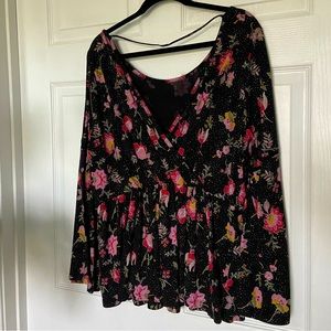 True Craft Bell sleeve floral top 3x/2x